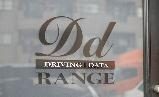 インドアゴルフ練習場　DD RANGEのロゴ